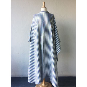 [S5570004] STRIPES BARBERING CAPE 135X184CM W/HOOKS BARBURYS